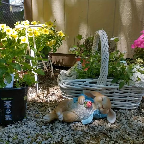 Resin Sleeping Rabbit Garden Statue, Lying Bunny Figurine with Red Rose, Outdoor Yard Lawn Patio Ornament, Home Tabletop Decor Gift